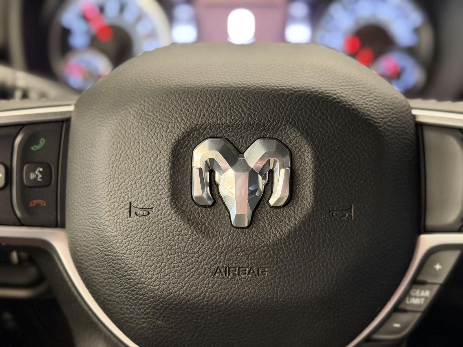 2022 RAM 1500 Big Horn Crew Cab 4x4 5'7" Box