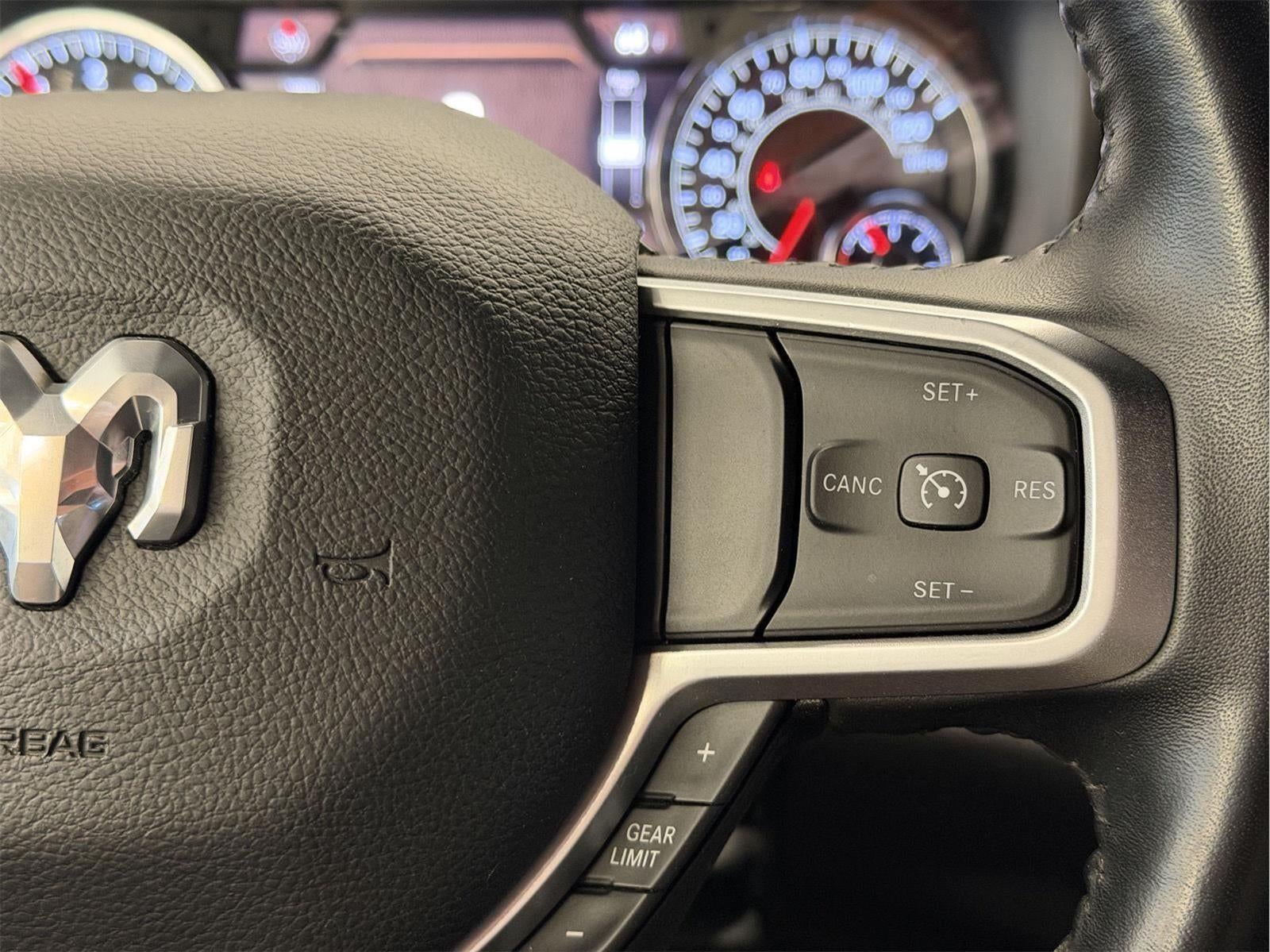 2022 RAM 1500 Big Horn Crew Cab 4x4 5'7" Box