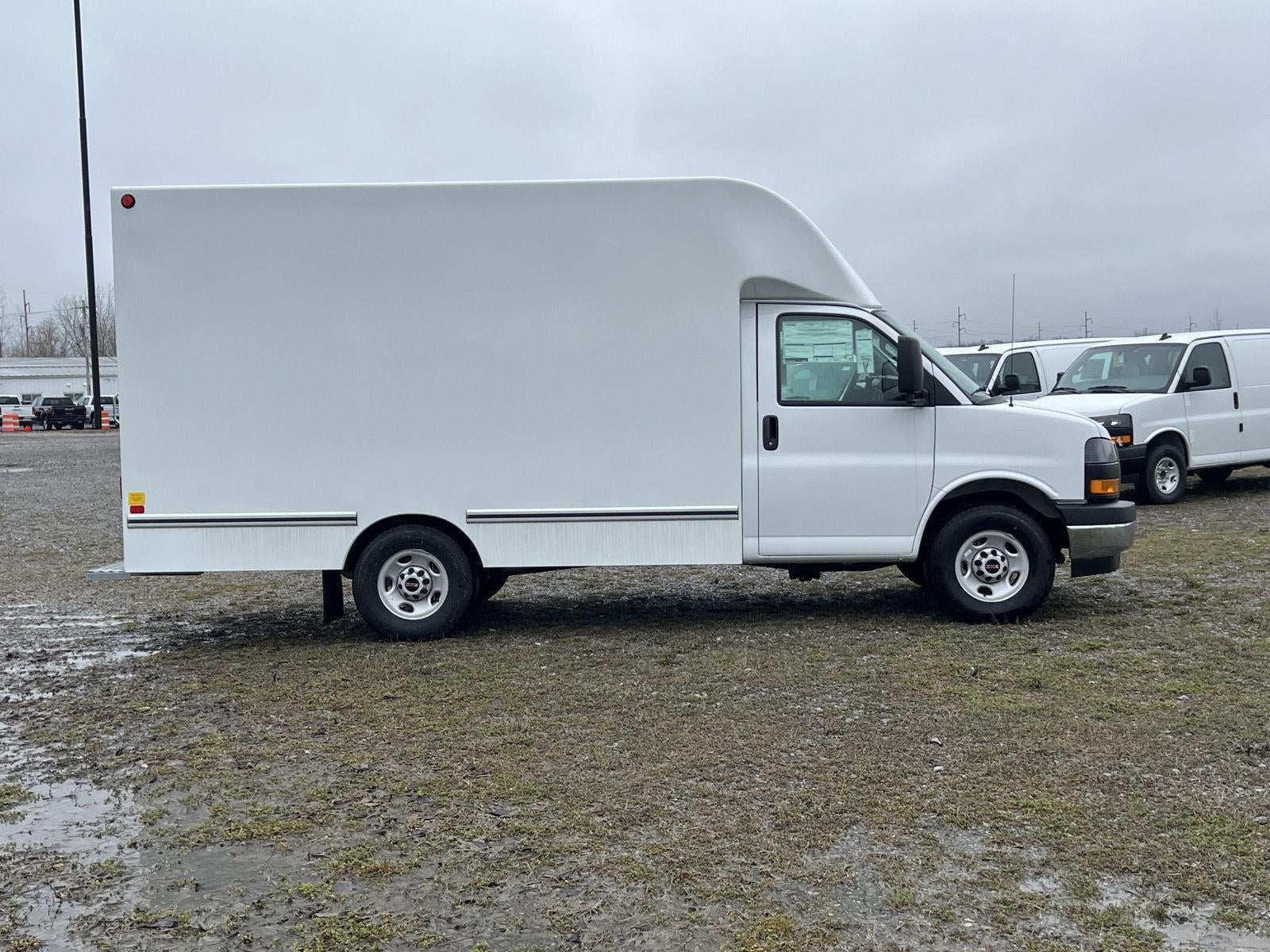 2026 GMC Savana Cutaway 3500 1WT