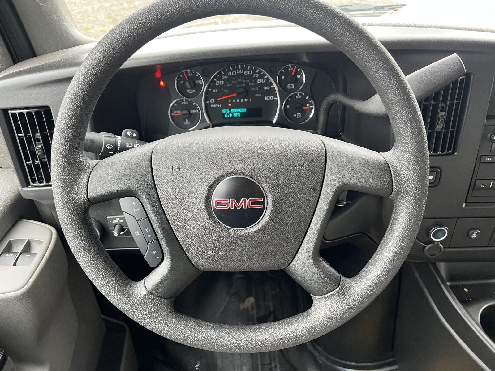 2026 GMC Savana Cutaway 3500 1WT