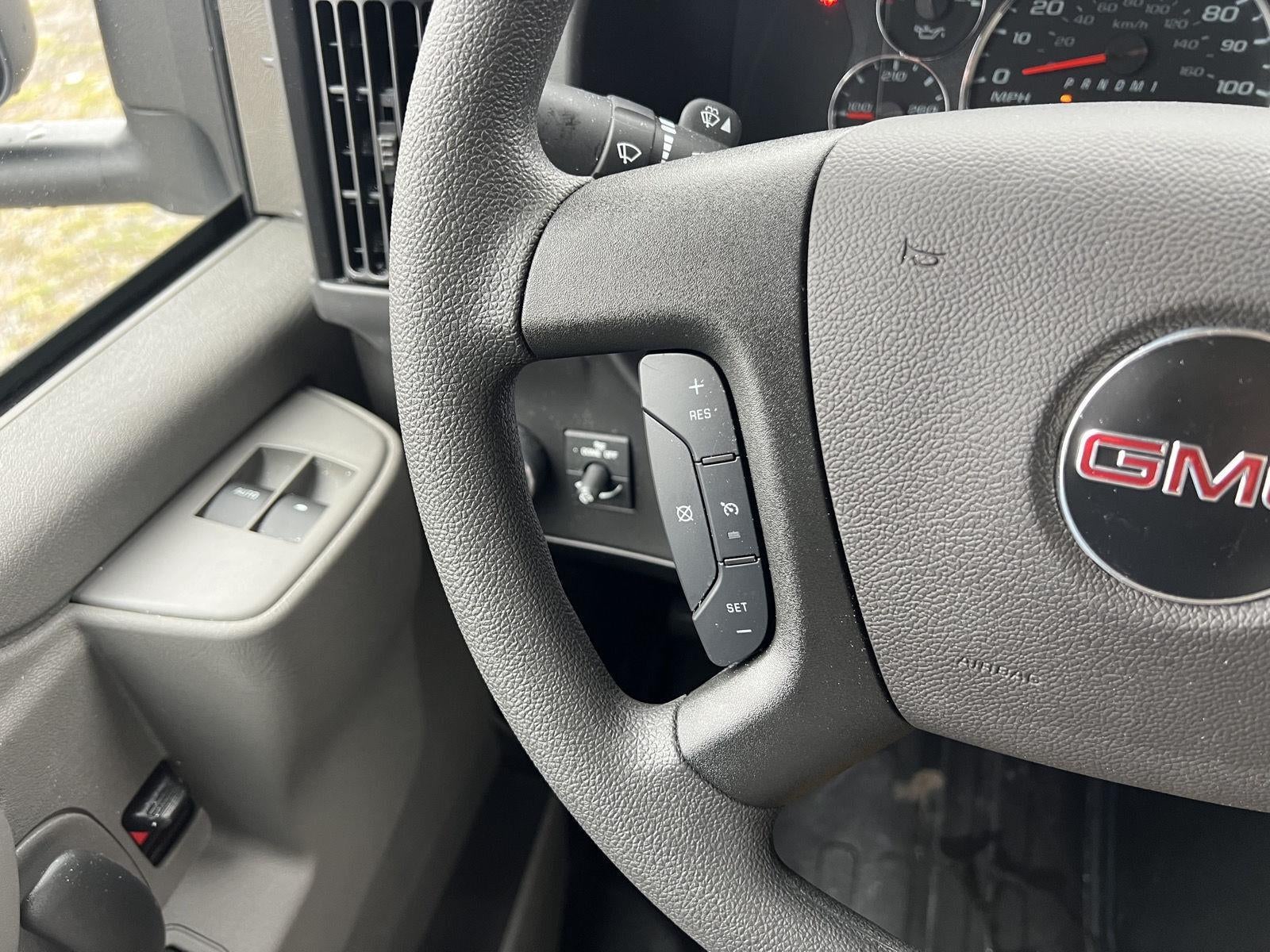 2026 GMC Savana Cutaway 3500 1WT