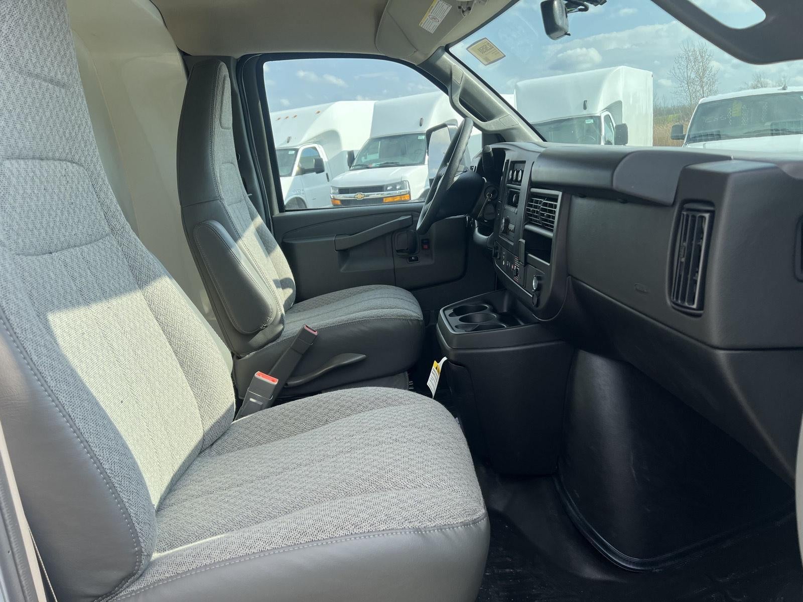 2026 GMC Savana Cutaway 3500 1WT