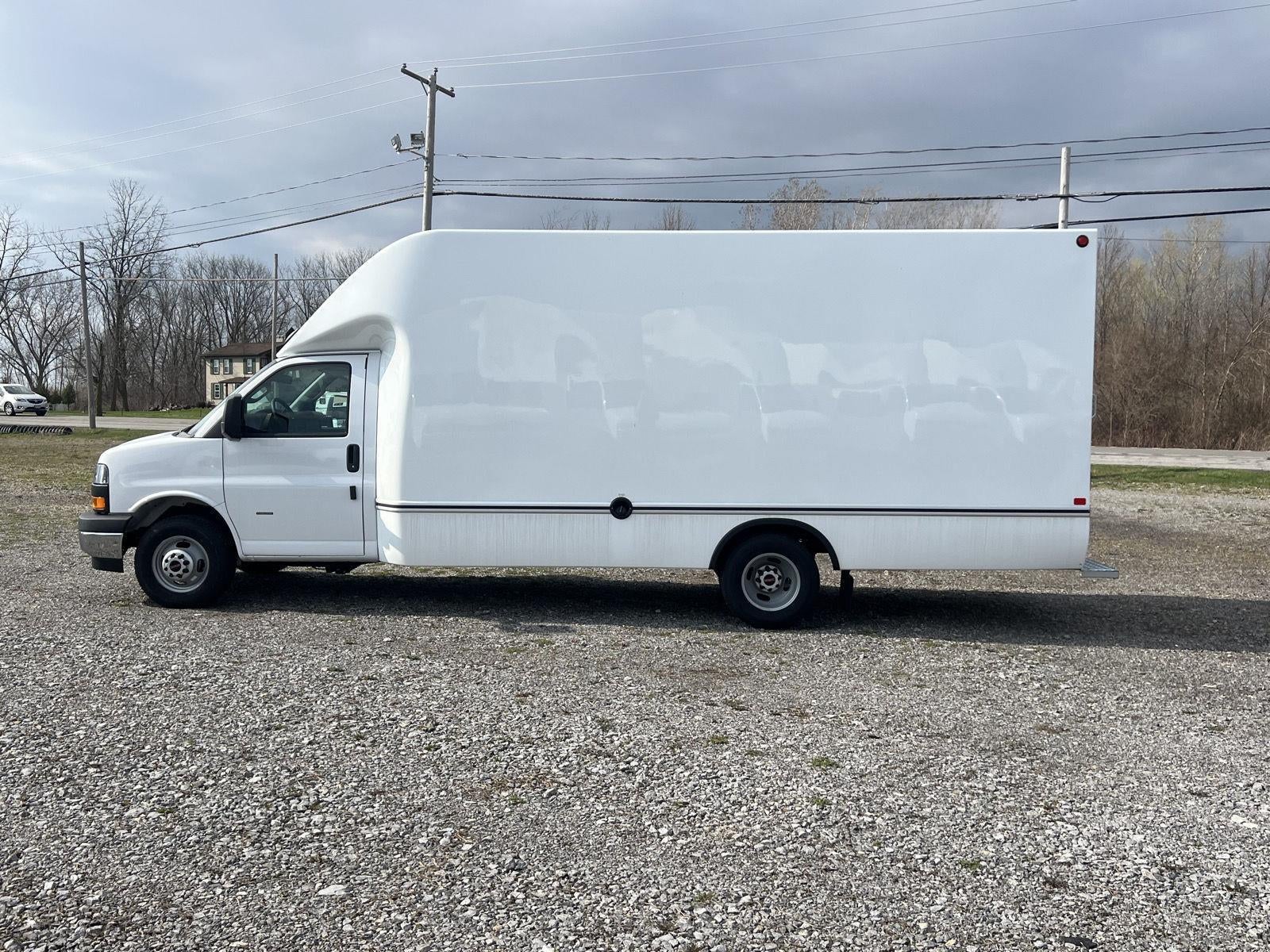 2026 GMC Savana Cutaway 3500 1WT