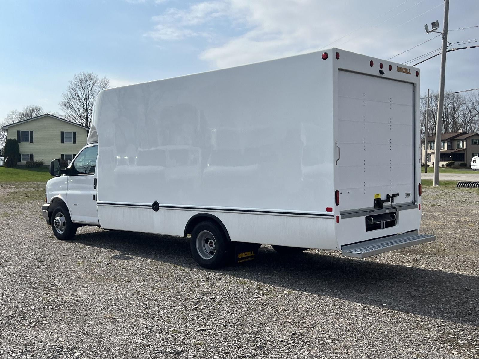 2026 GMC Savana Cutaway 3500 1WT