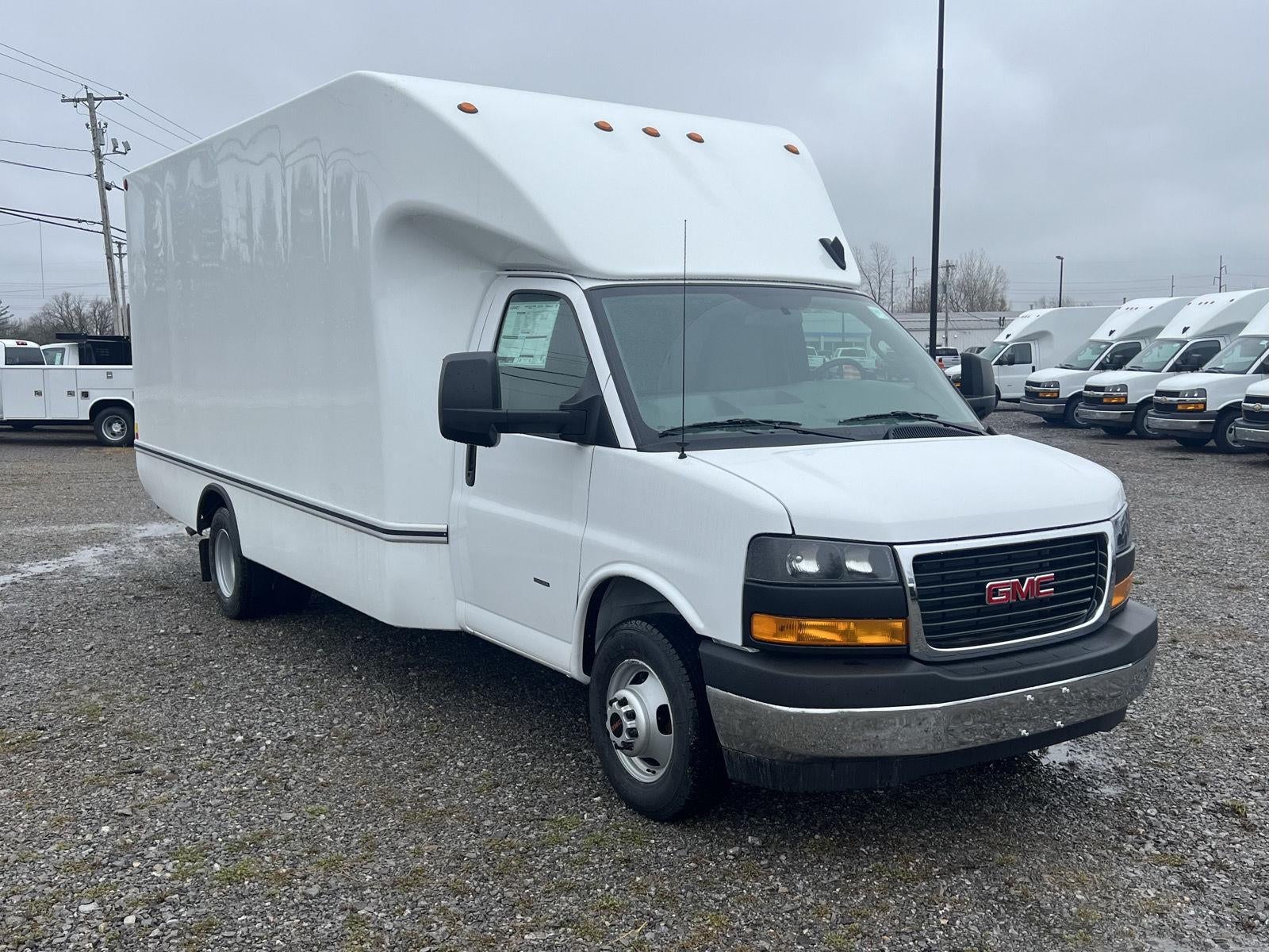 2026 GMC Savana Cutaway 3500 1WT