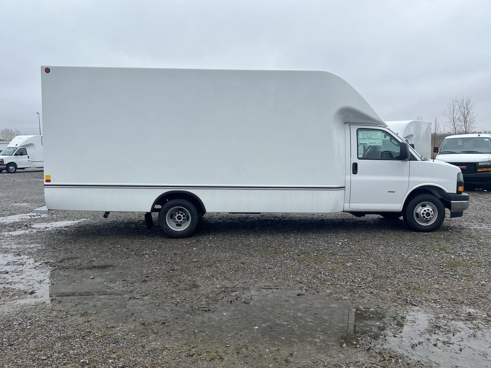 2026 GMC Savana Cutaway 3500 1WT