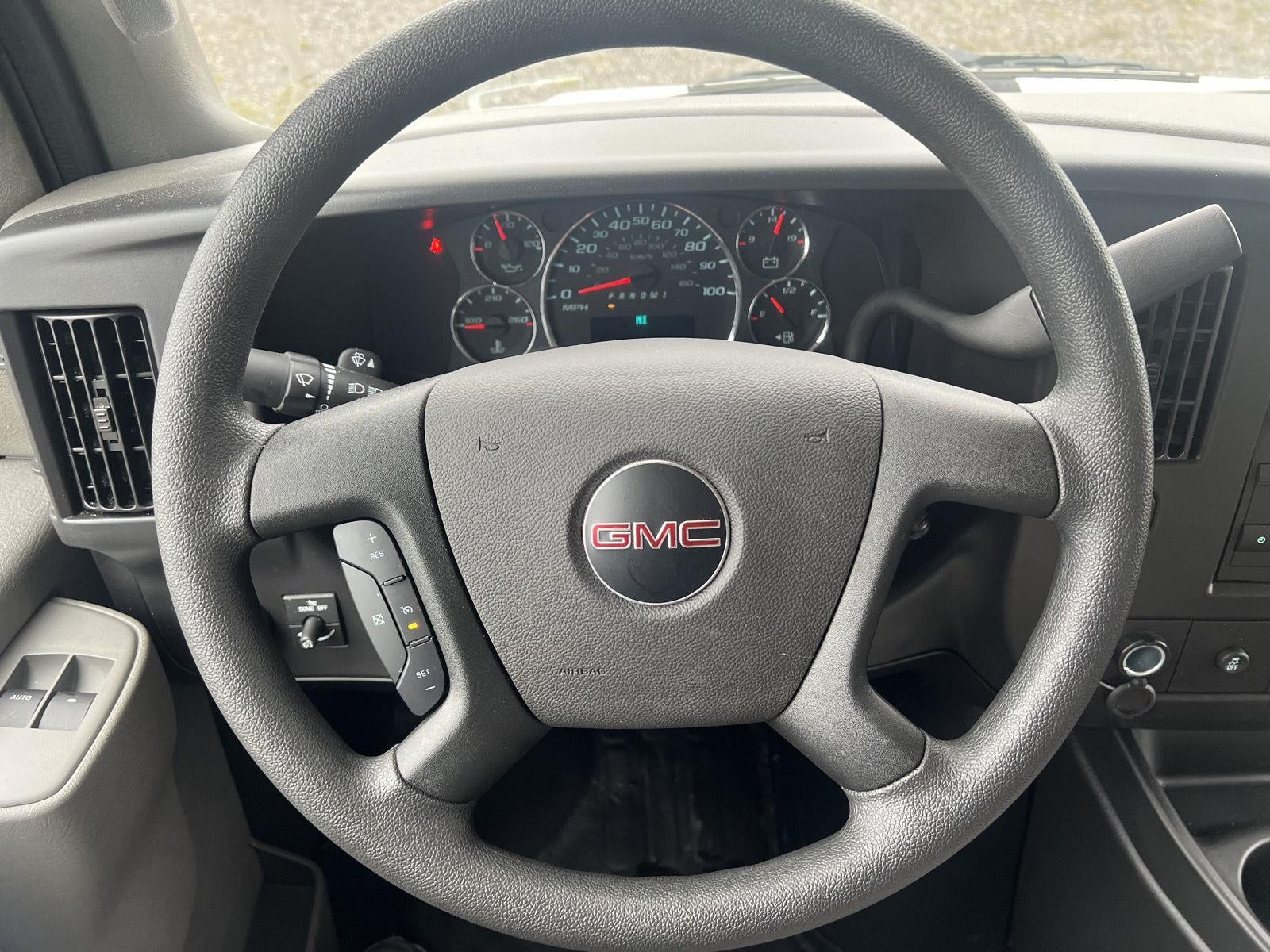 2026 GMC Savana Cutaway 3500 1WT