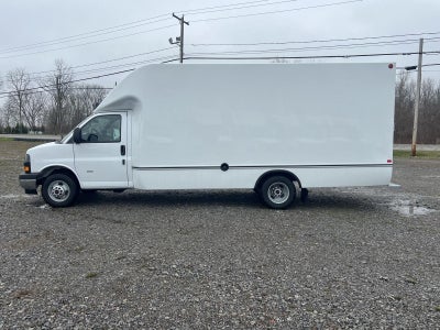 2026 GMC Savana Cutaway 3500 1WT