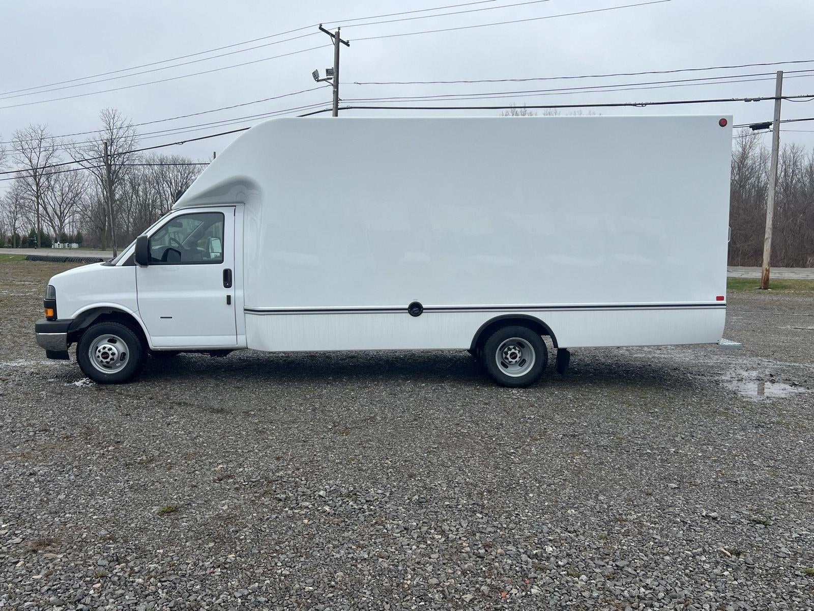 2026 GMC Savana Cutaway 3500 1WT